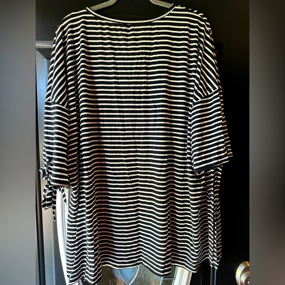 Size 22-24 BloomChic Black and White Striped Women's Top. NWT. - Picture 3 of 3